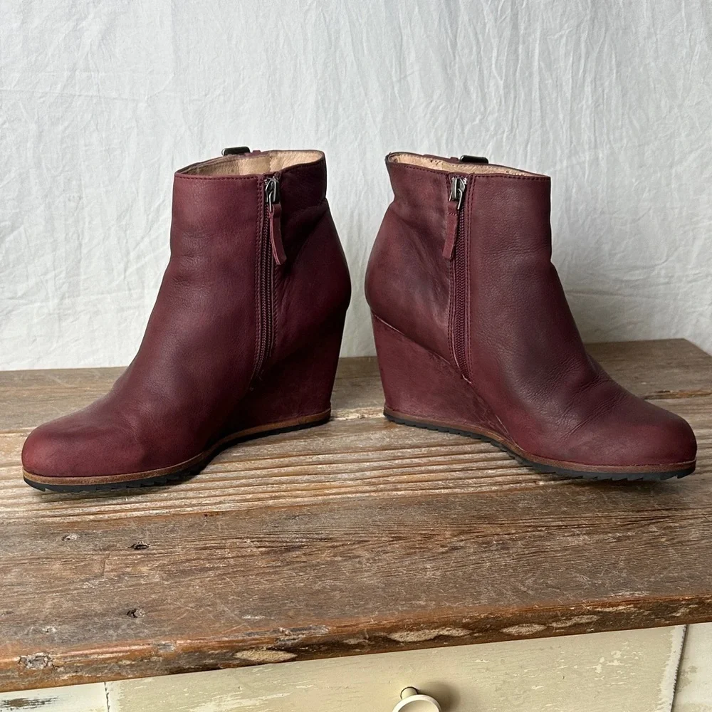 Chic Burgundy leather Wedge Ankle Boots